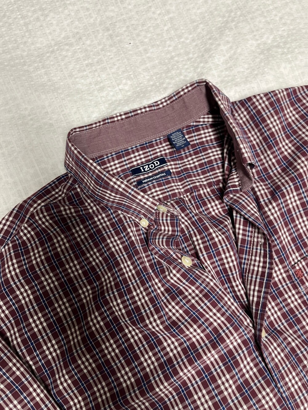 Men's Izod Plaid button down casual shirt size medium maroon/blue/white